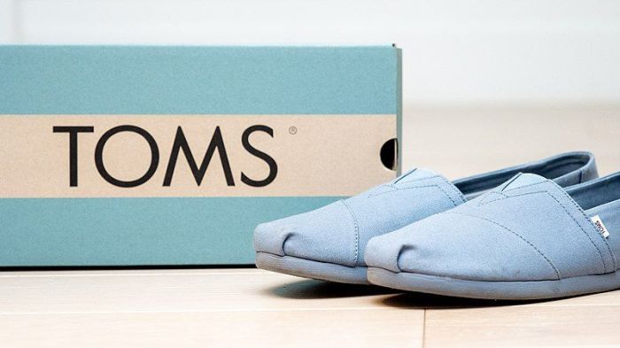 Toms shoes canvas women slip sell classic now available size