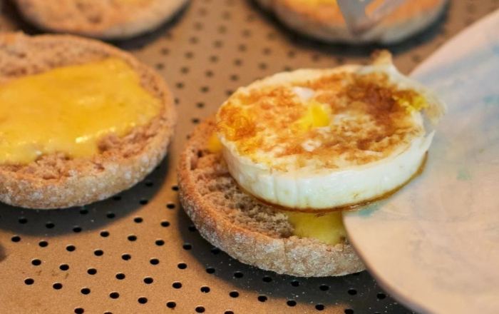 How to cook egg in mcmuffin style